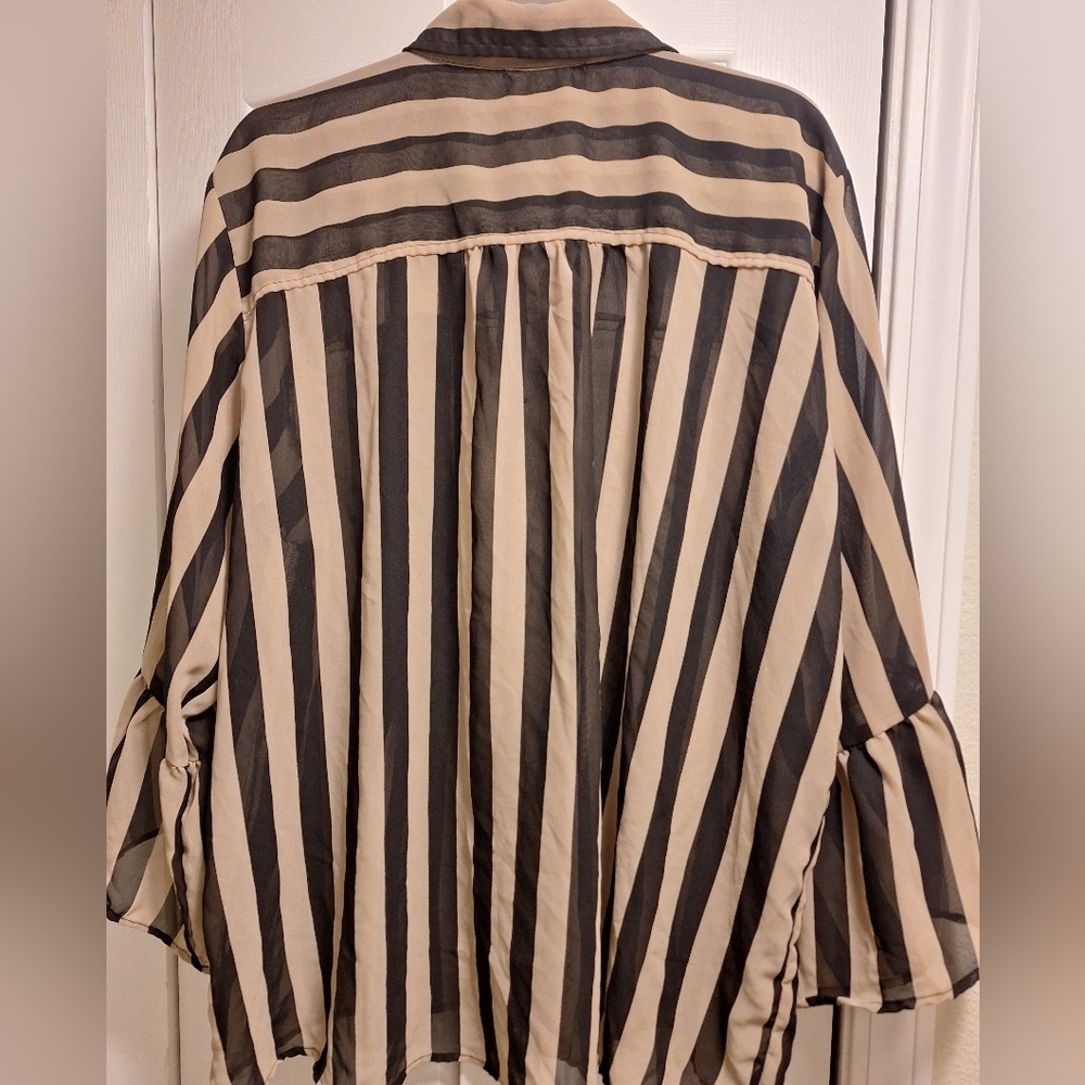 Rouge Collection Black and Cream Striped Sheer Button Down Shirt In A 3X. EUC - Picture 6 of 6